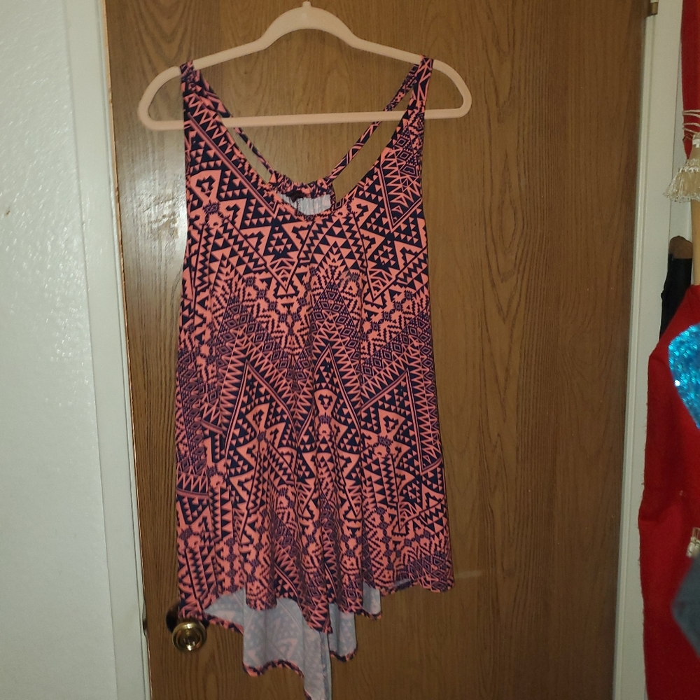 PEACH AND NAVY TANK